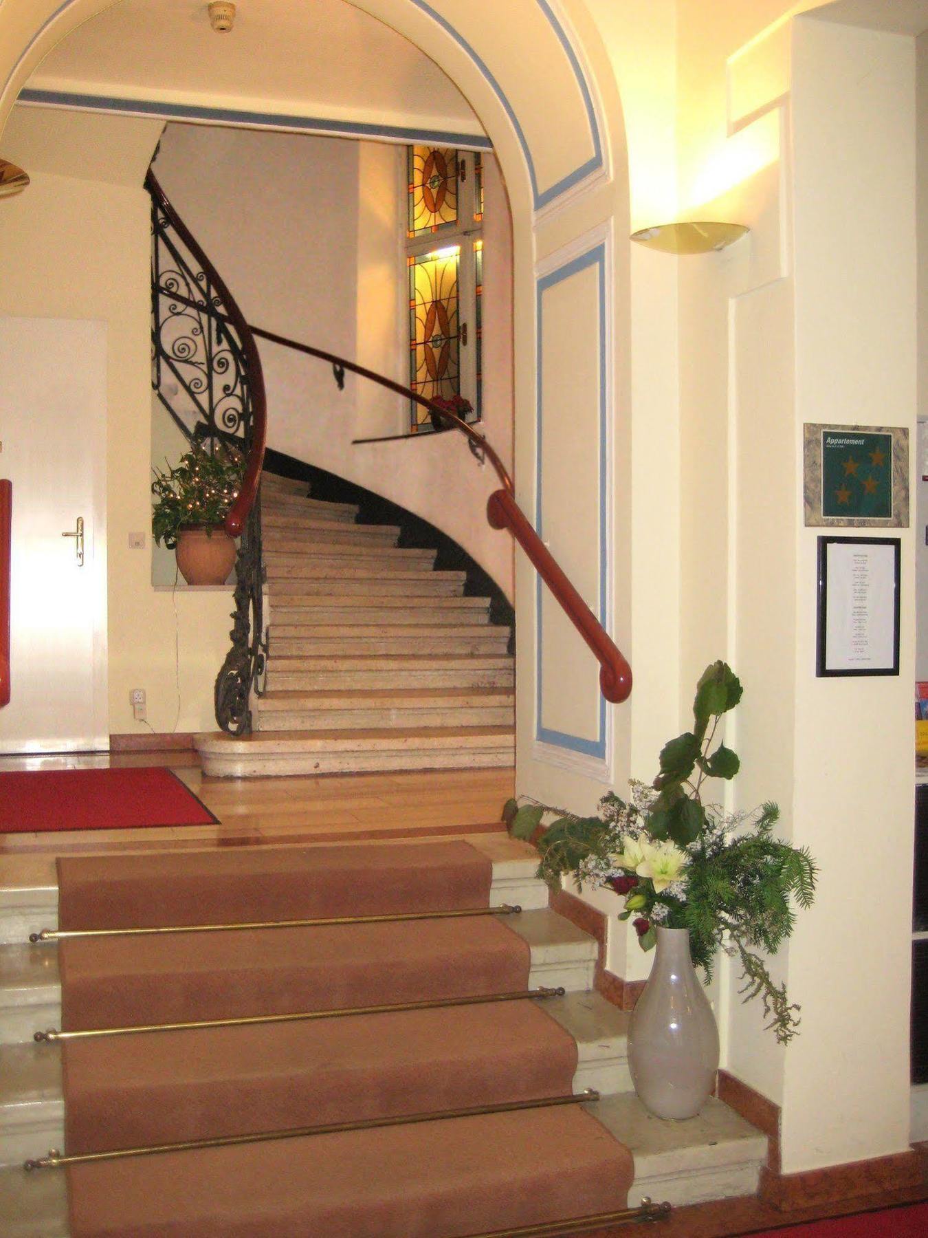 Mondial Appartement Hotel Відень Екстер'єр фото